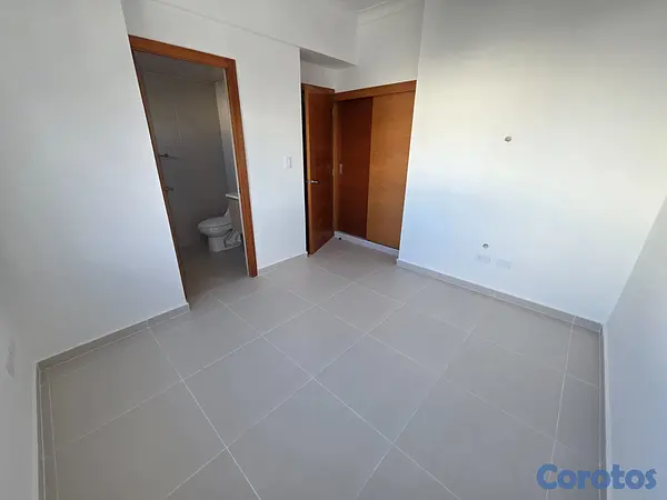 apartamentos - Alquiler apartamento vacío ubicado en la mejor zon 9
