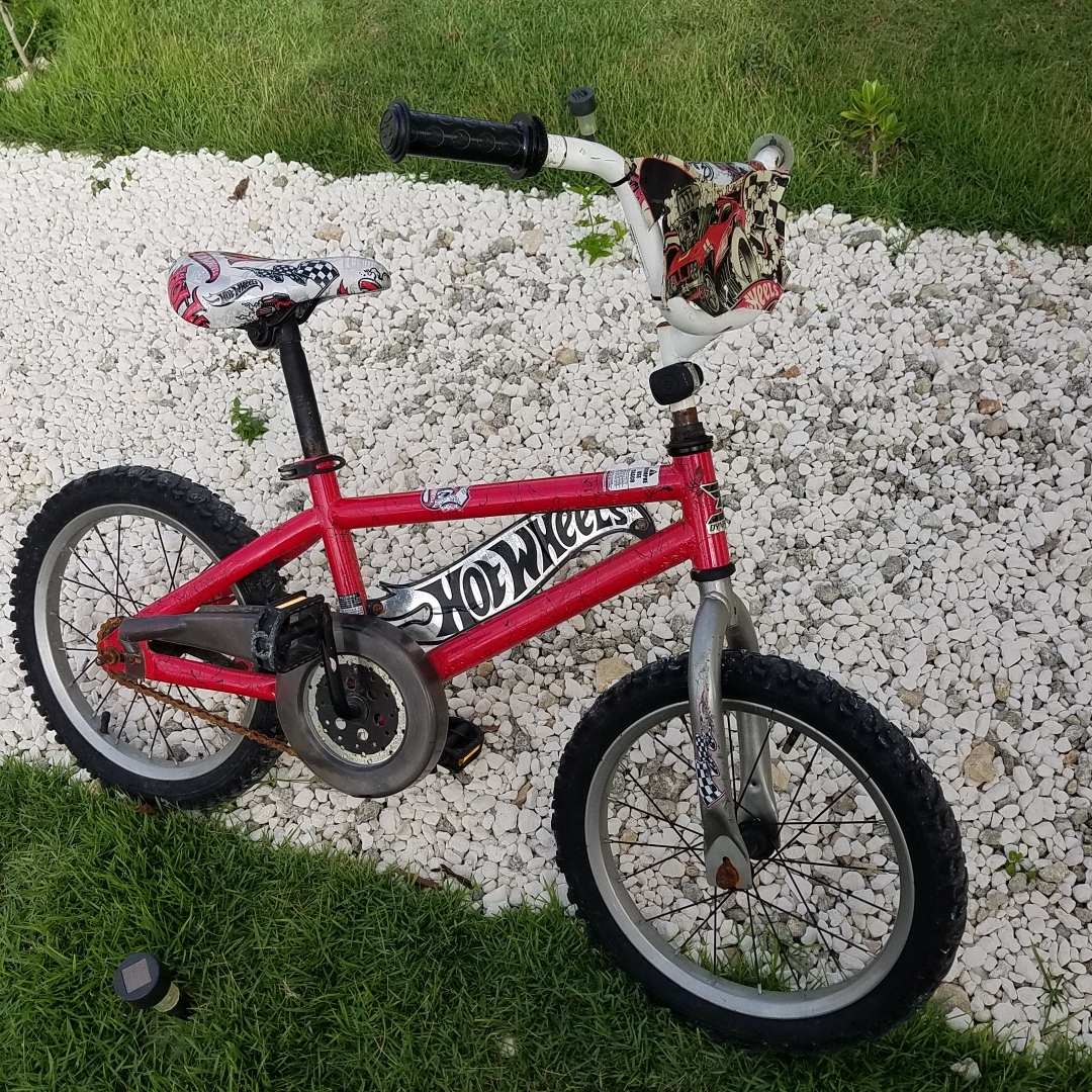Bicicleta aro14 Hot Wheels (edad de 4 a 7 años)