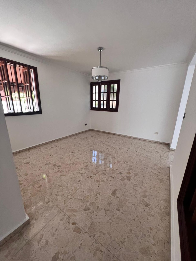 casas - Hermosa Casa en Proyecto Cerrado en La Española  6