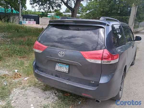 jeepetas y camionetas - 2014 Toyota Sienna 2