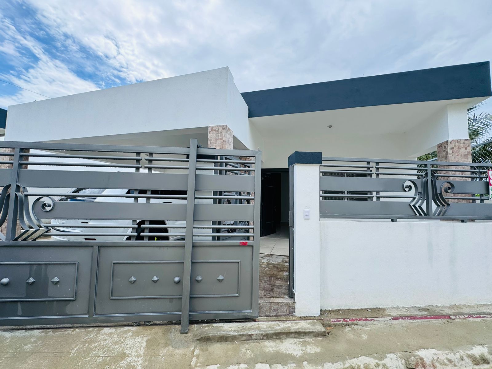 casas - MODERNA CASA EN VENTA EN LAS COLINAS DE GURABO. 4