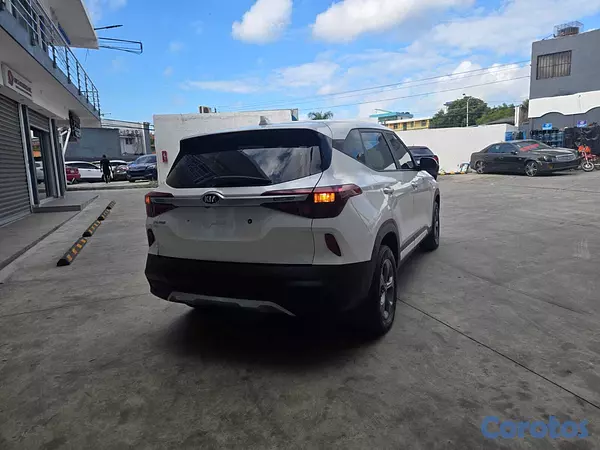 jeepetas y camionetas - KIA SELTOS 2022 BLANCO DIESEL 19