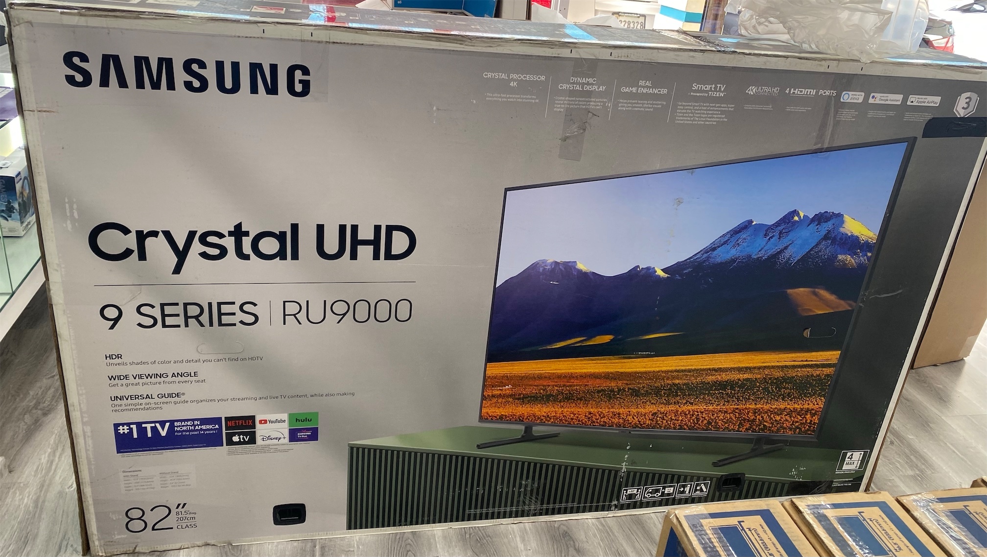 tv - Samsung 82 pulgadas, smart Tv 4K, RU9000.