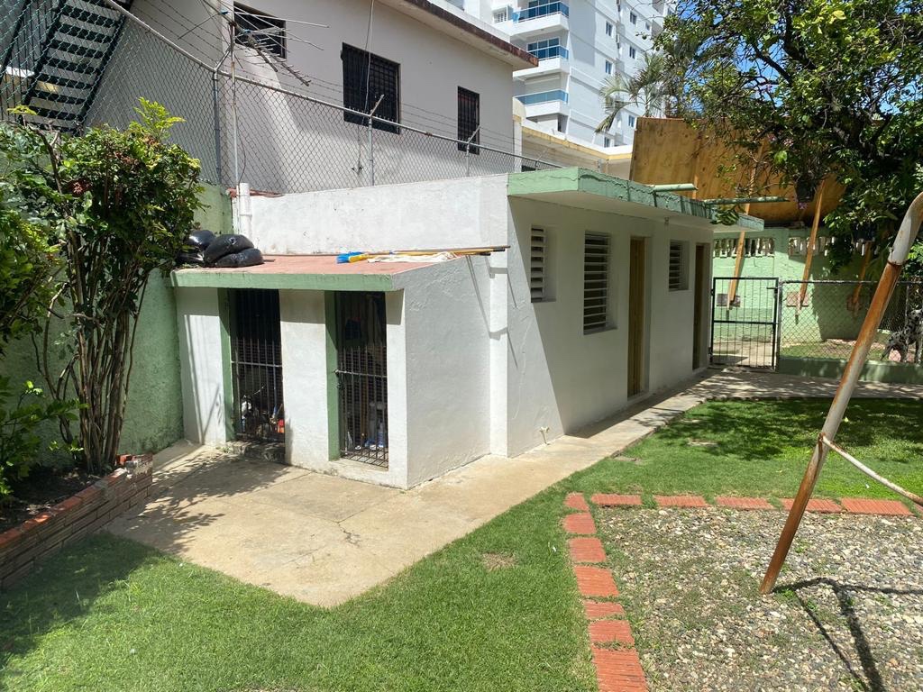 casas - Vendo terreno en el Ensanchez Naco 842.MTS2. 
Con 21 de frente 
Us$ 1,420,000  0