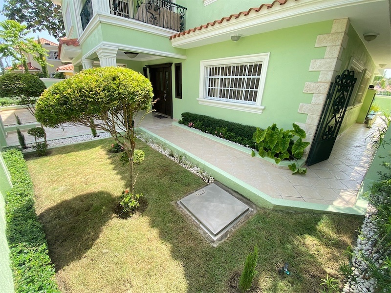 casas - Venta de casa en el Distrito Nacional arroyo hondo con 550mts y jacuzzi 4