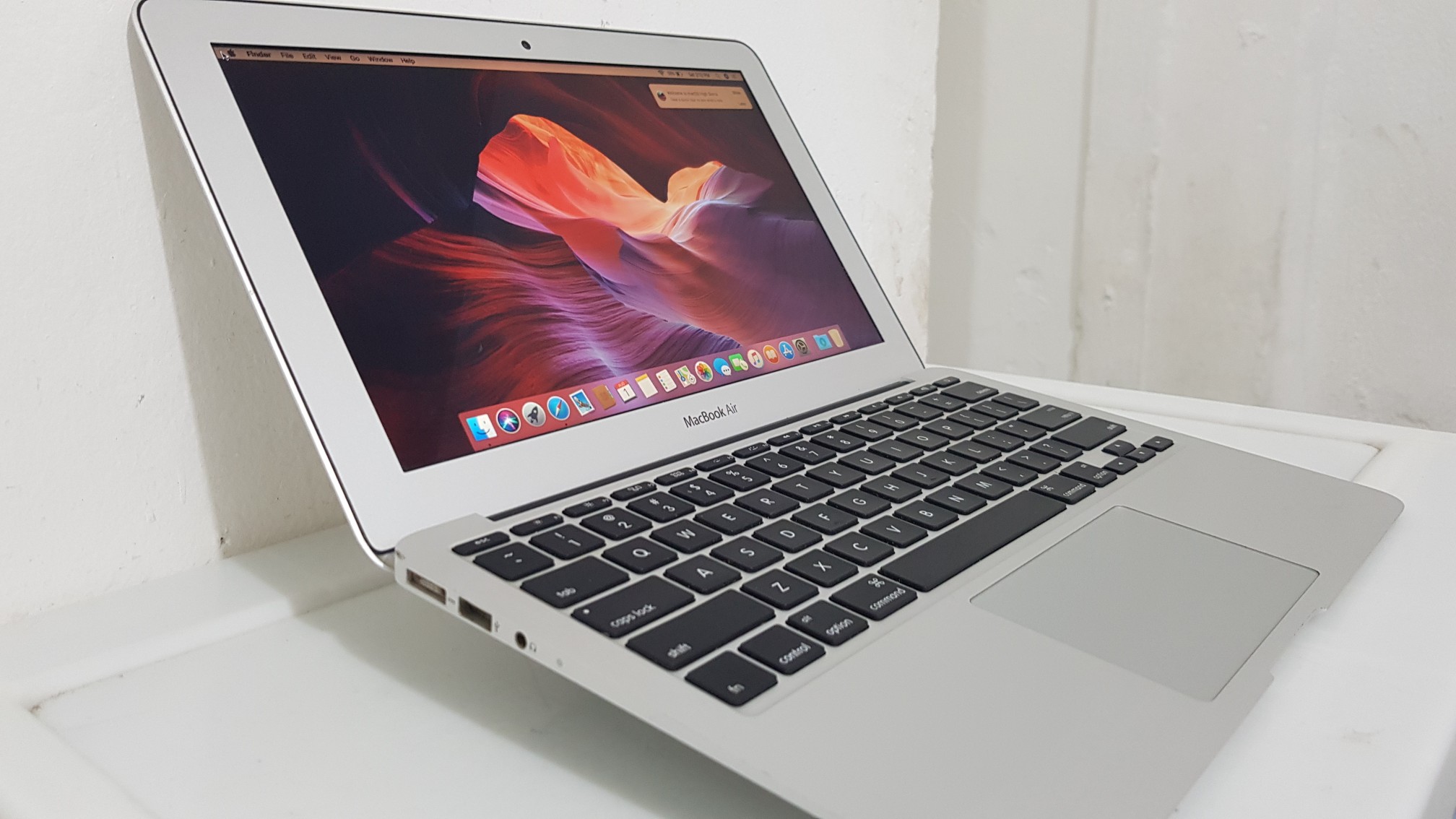 computadoras y laptops - Macbook Air 13.3 Pulg Core i5 Ram 4gb Disco 128gb Año 2015 1