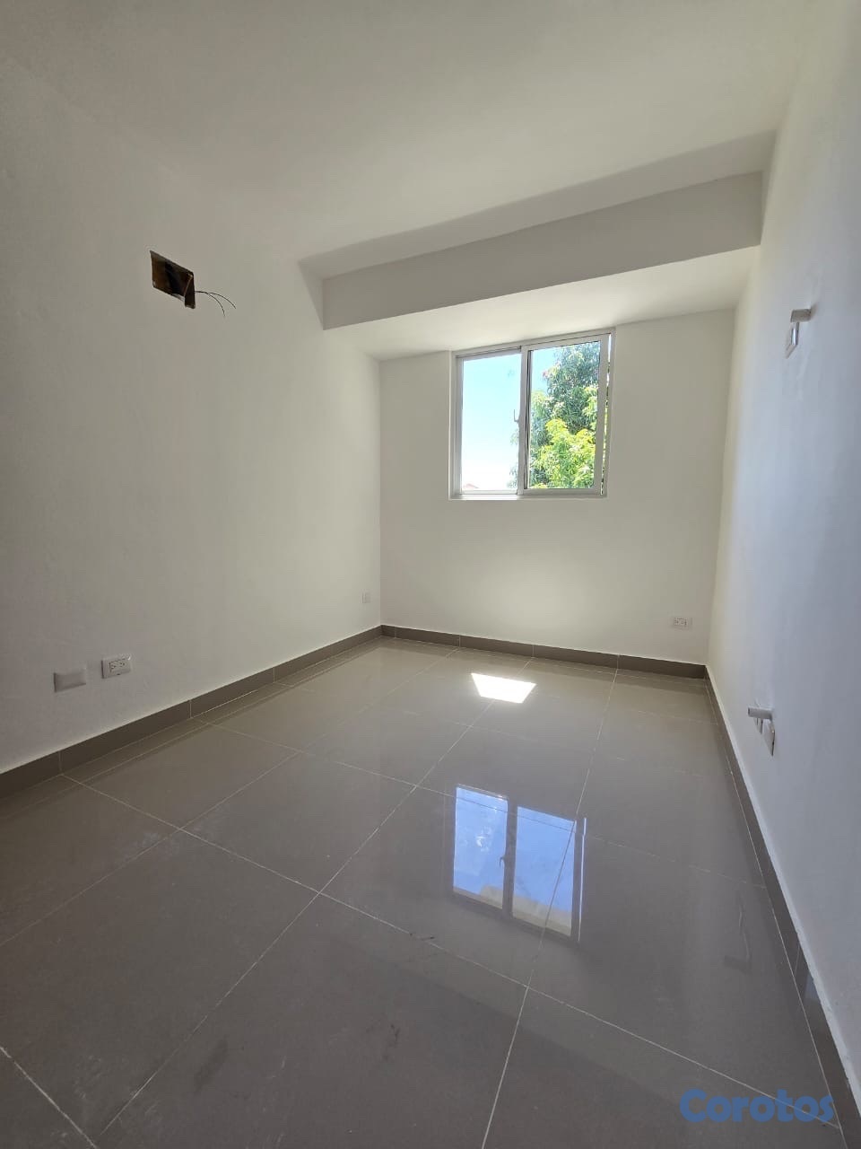 apartamentos - vendo piso 4 independencia Miramar tres hab balcón dos baños parqueo techado  6