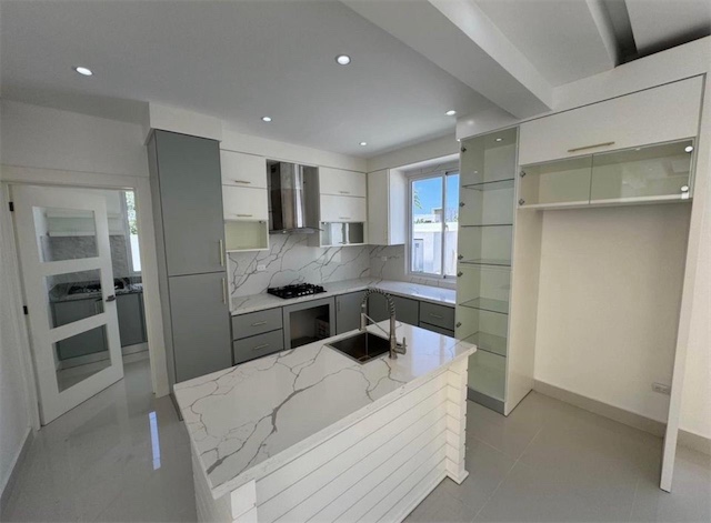casas - Hermosa Casa en Venta de dos Niveles en Proyecto Cerrado. 6