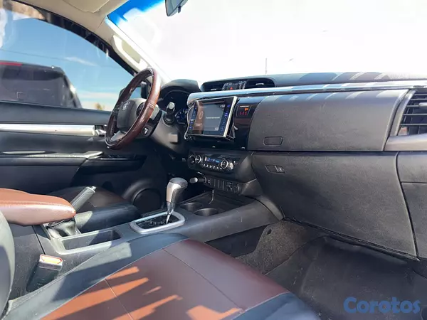 jeepetas y camionetas - Toyota Hilux SRV 2018 6