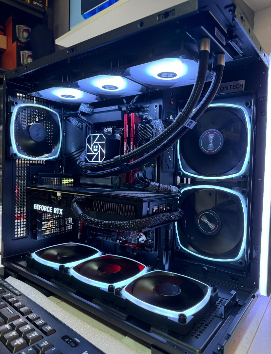 computadoras y laptops - CPU Core i9 13th, 32GB RAM, 1TB M2, NVidia RTX 4070, 360mm WaterCooler, Nueva 2