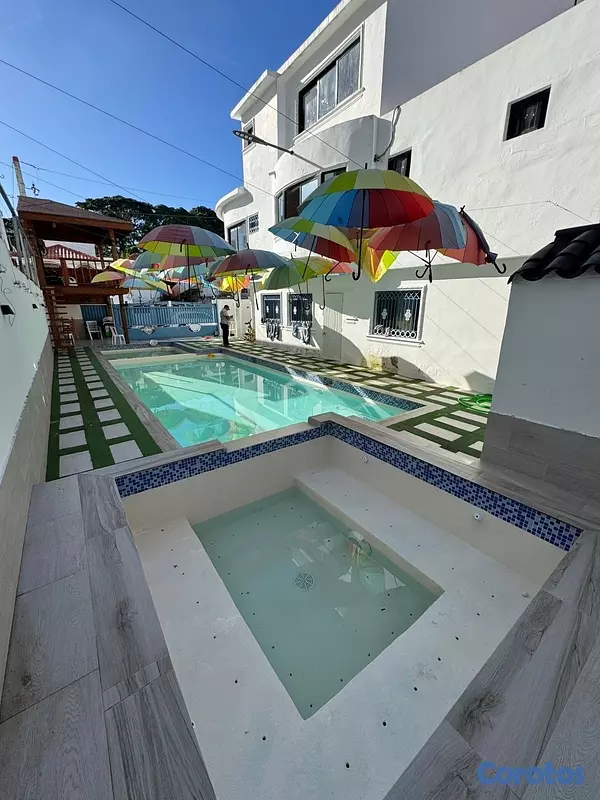 casas - Venta de mansión con 455mts y piscina en vista hermosa Santo Domingo este 2