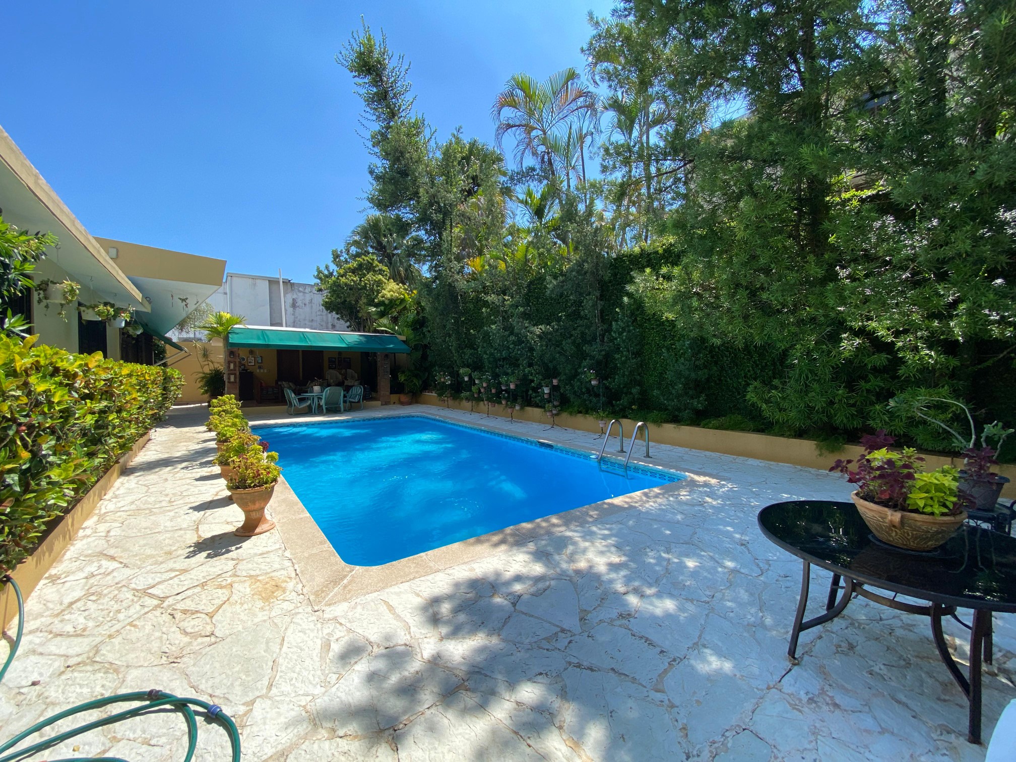 casas - VENDO CASA AMPLIA CON PISCINA EN ARROYO HONDO VIEJO 0