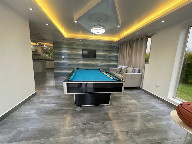 casas vacacionales y villas - Venta de Villa con piscina en Juan Dolio zona turística 6