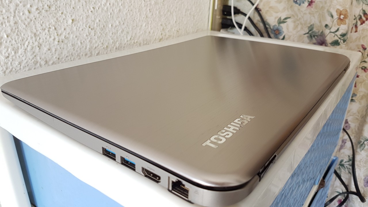 computadoras y laptops - Toshiba Satelite 17 Pulg Core i7 Ram 16gb Disco 256gb Solido Nividea 2gb Dedicad 2
