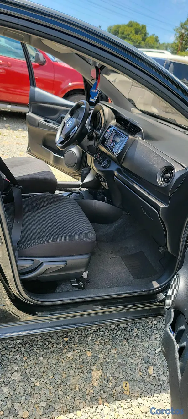 carros - TOYOTA VITZ  2019 5