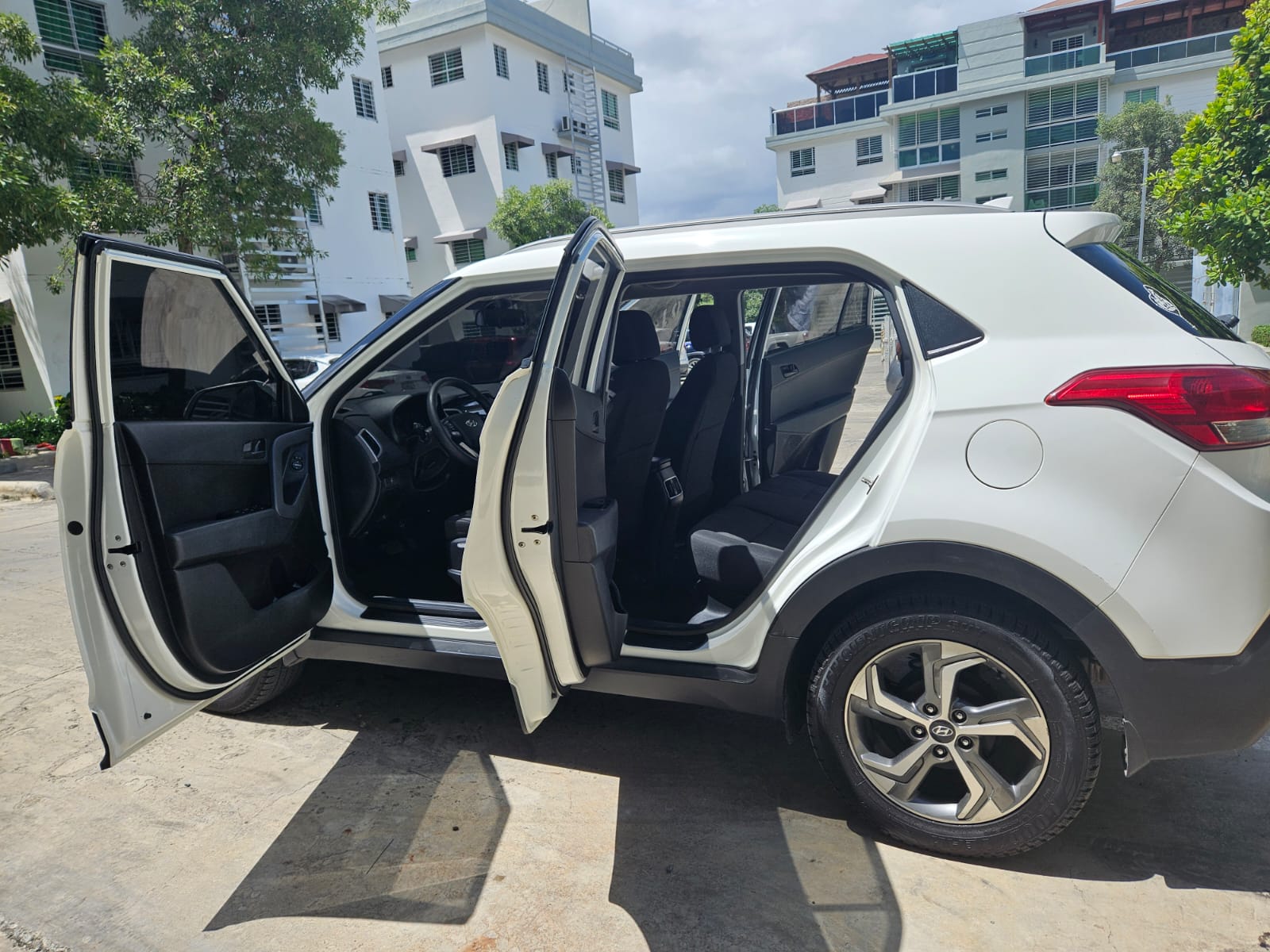 jeepetas y camionetas - se vende Cantus blanca 5