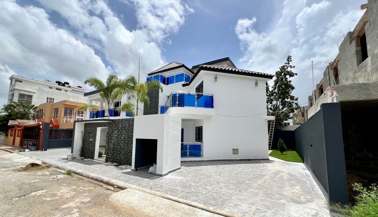 casas - venta de Mansión en la autopista de san Isidro con 4 habitaciones y 355mts  6