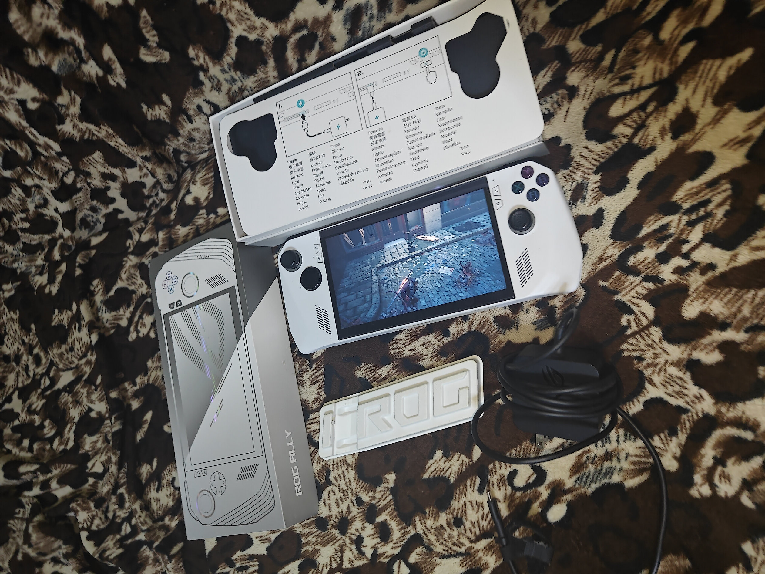 consolas y videojuegos - Asus Rog Ally z1 extreme. 9/10. con su cargador, caja y stand. 3