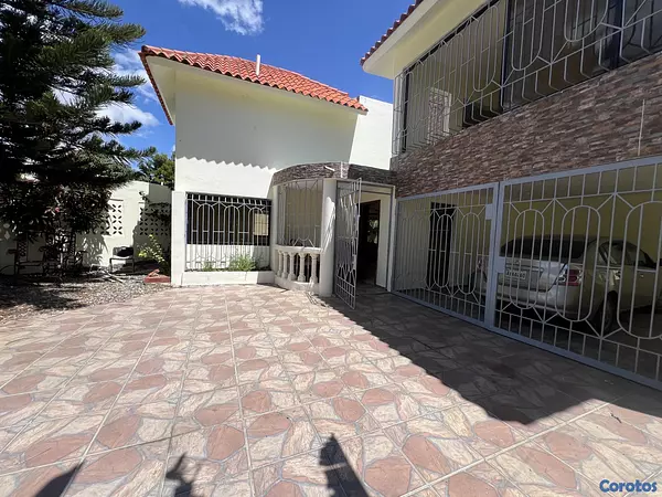 casas - venta de casa en la autopista de san isidro con 332mts Santo Domingo este  2