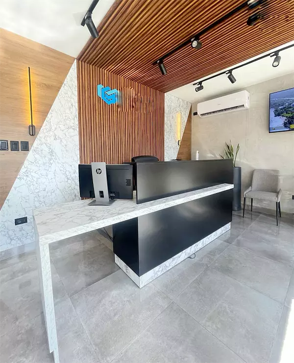 oficinas y locales comerciales - Local céntrico en urbanización fernandez 6
