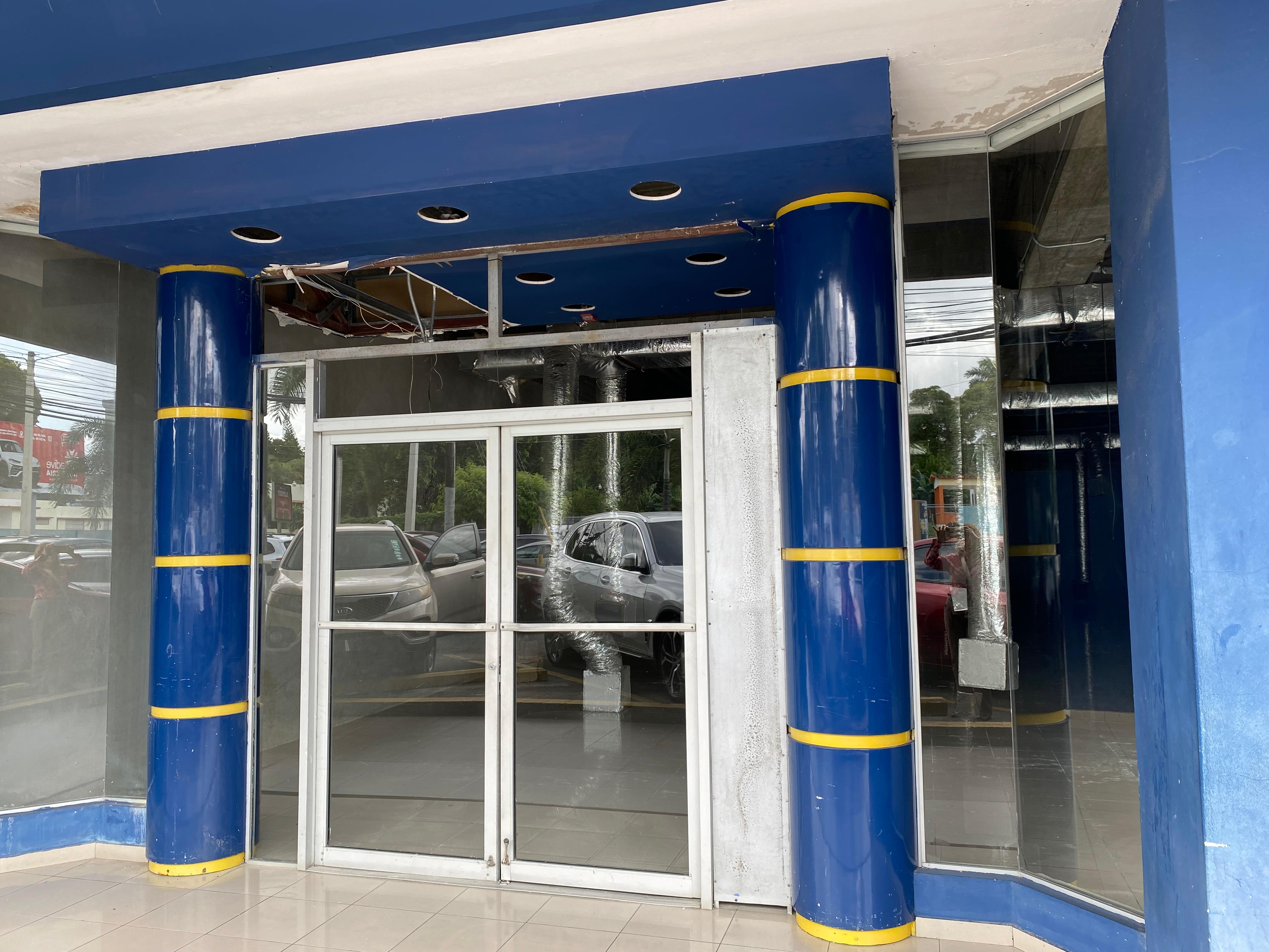 oficinas y locales comerciales - Local Comercial en Plaza de Santiago 0