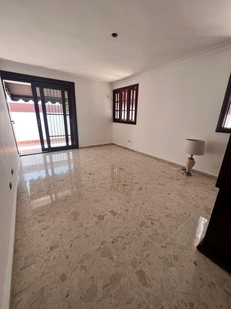 casas - Hermosa Casa en Proyecto Cerrado en La Española  8