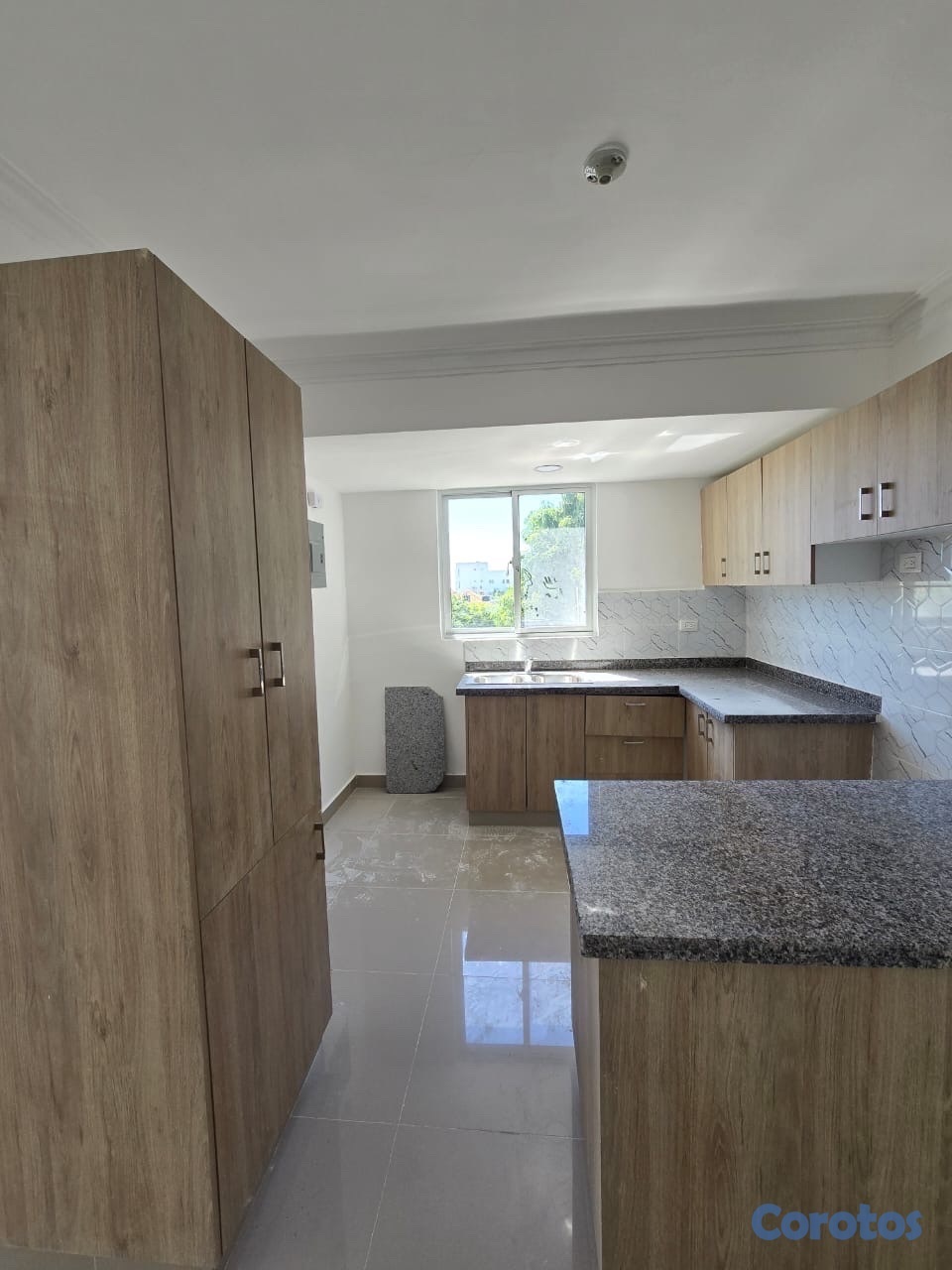 apartamentos - vendo piso 4 independencia Miramar tres hab balcón dos baños parqueo techado  7