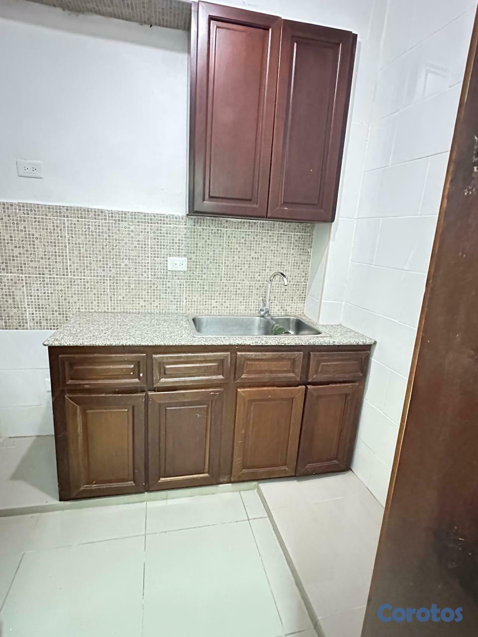 oficinas y locales comerciales - Alquilo local comercial en la Av. Rómulo Bethancou 3