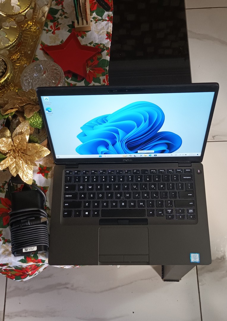 computadoras y laptops - Laptop Portatil Dell 5400 i5  500GB Disco PCIe SSD 16GB DDR4 Ram 4 Nucleos Win 1
