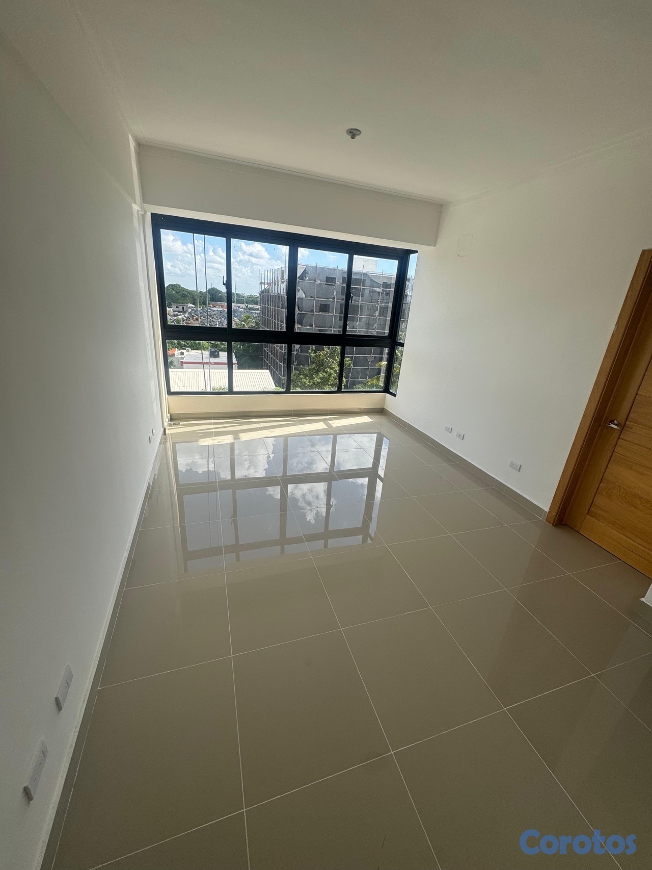 apartamentos - alquiló independencia una hab 1.5 baños parqueo ascensor planta full gas común  1