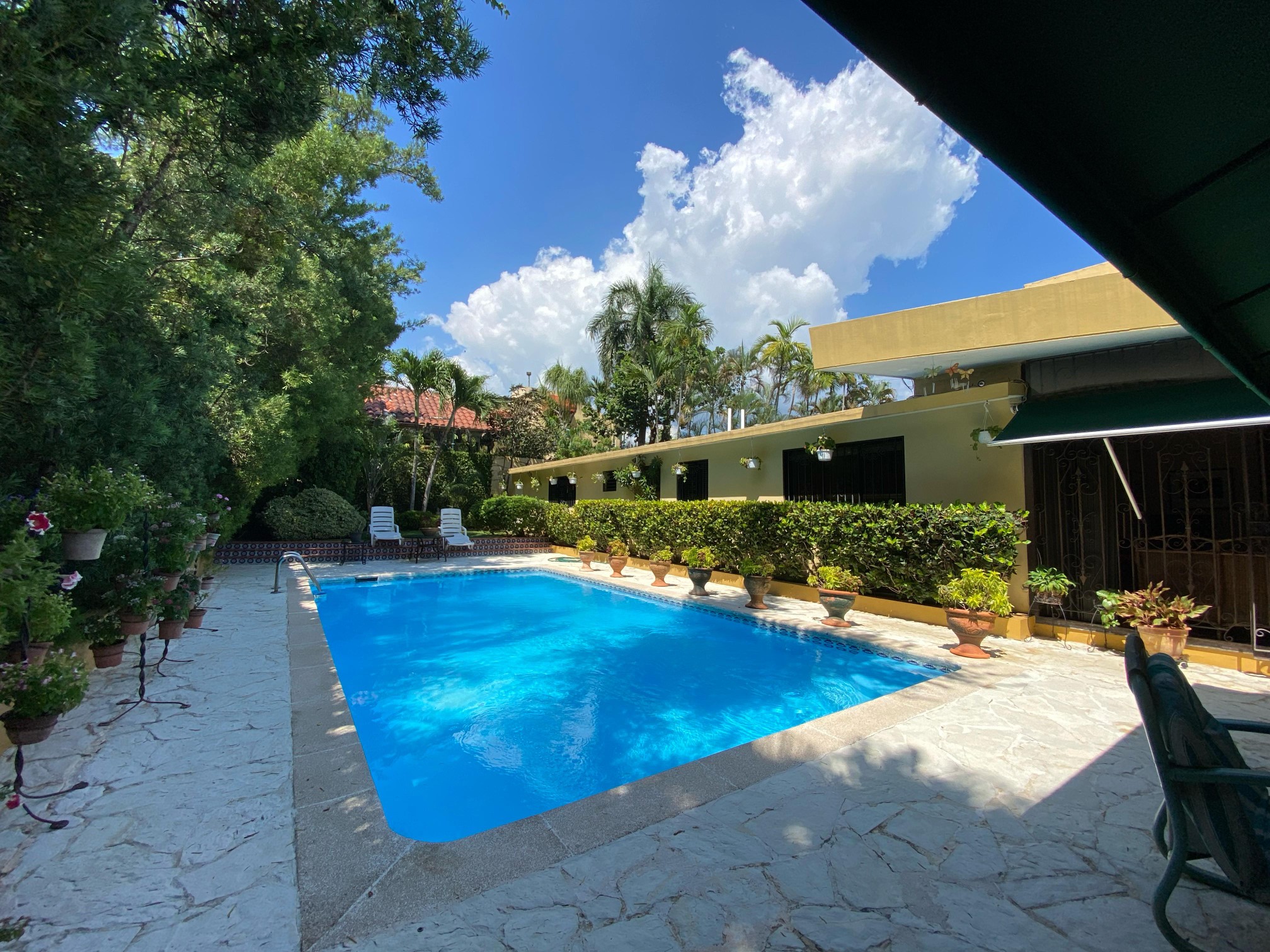 casas - VENDO CASA AMPLIA CON PISCINA EN ARROYO HONDO VIEJO 1
