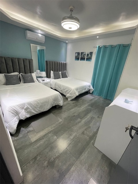 casas vacacionales y villas - Venta de Villa con piscina en Juan Dolio zona turística 7