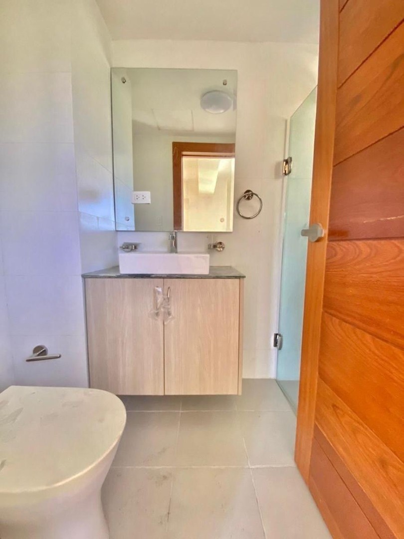 apartamentos - Apartamento en Venta
SERRALLÉS 
USD 270,000.00
Mantenimiento: RD$10,000.00

 7