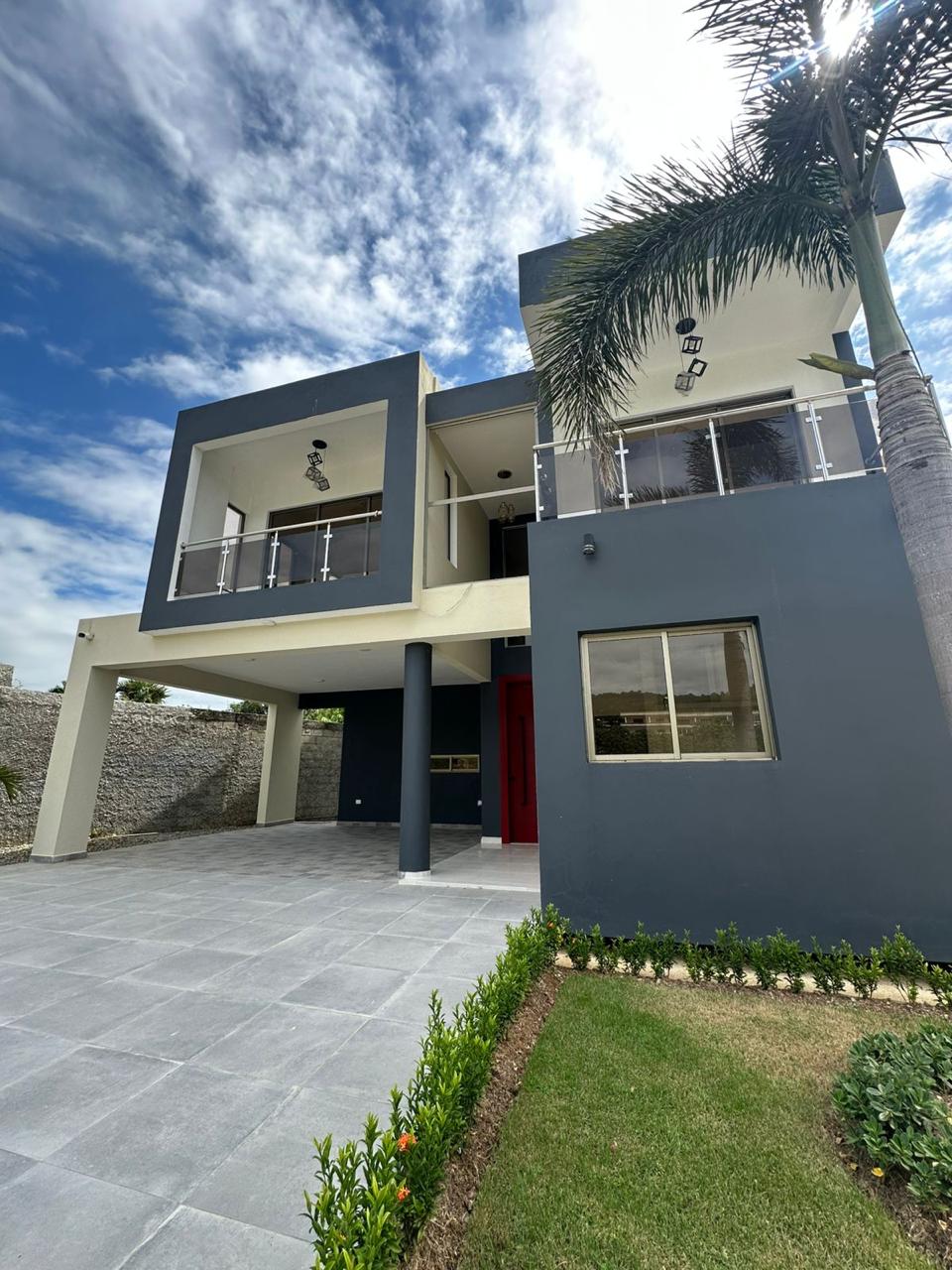 casas - CASA EN VENTA EN RESIDENCIAL CERRADO EN LA VEGA. 1