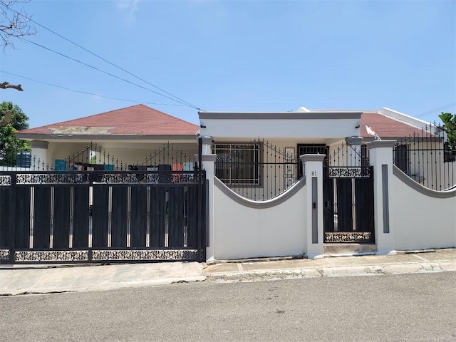casas - CASA en Venta en Urbanización Próxima a Yapurt Dumit RD10,200,000 3