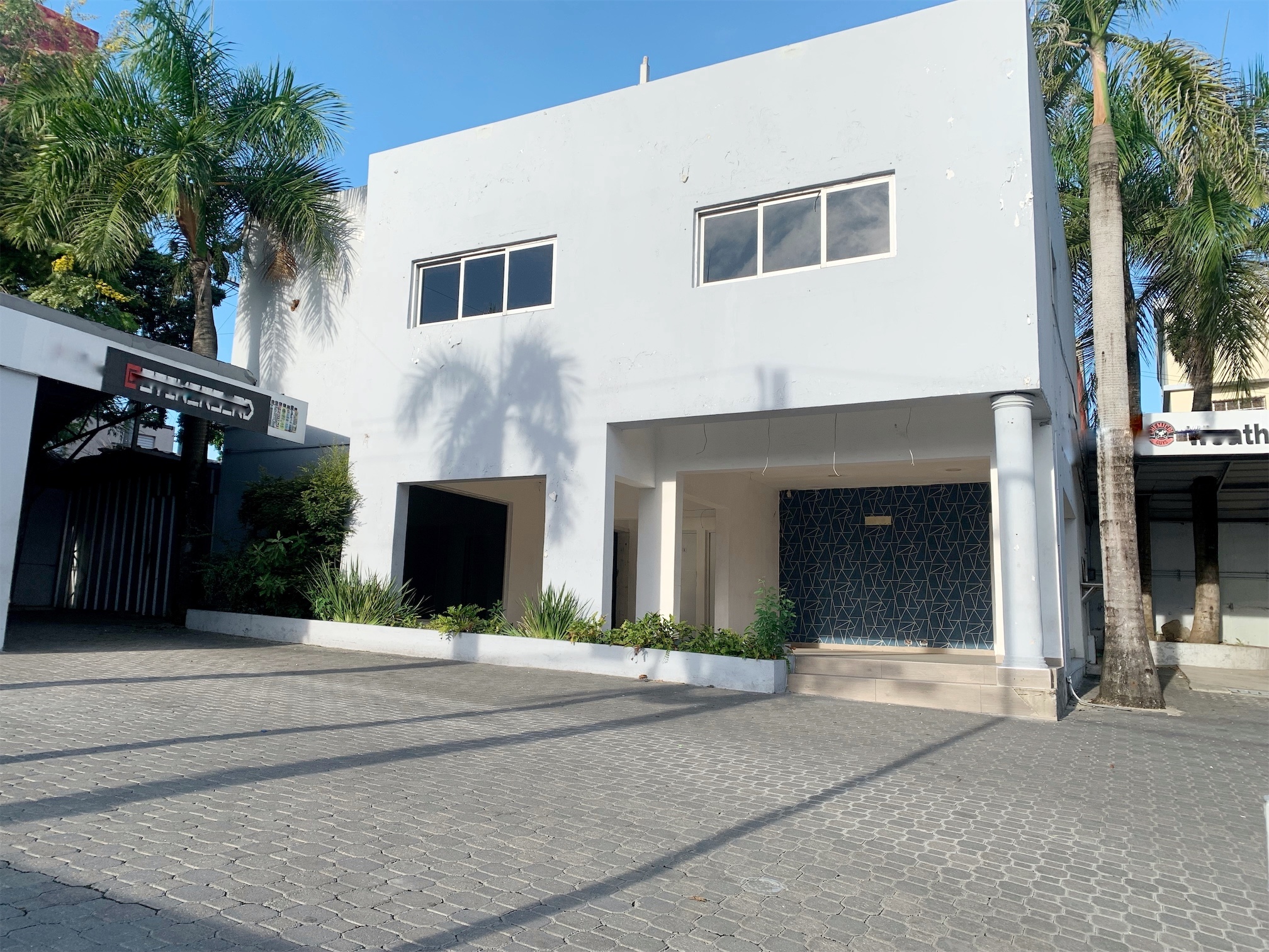 oficinas y locales comerciales - De oportunidad esquinero en arroyo hondo 4