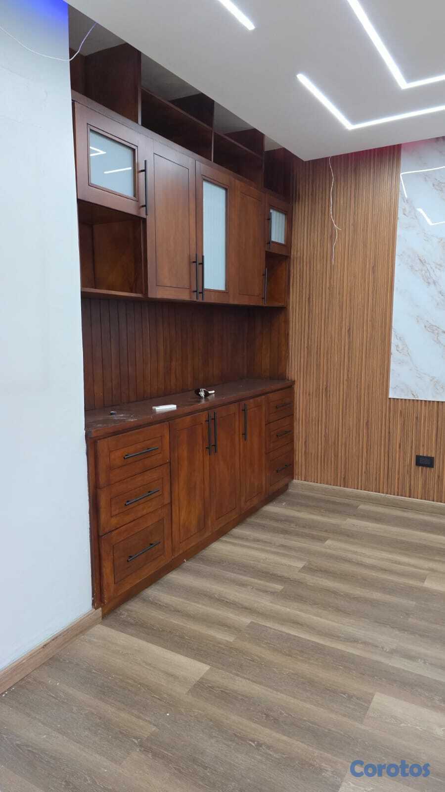 oficinas y locales comerciales - Alquilo Local de 100 Mts en 2do nivel, Av. Rómulo 2