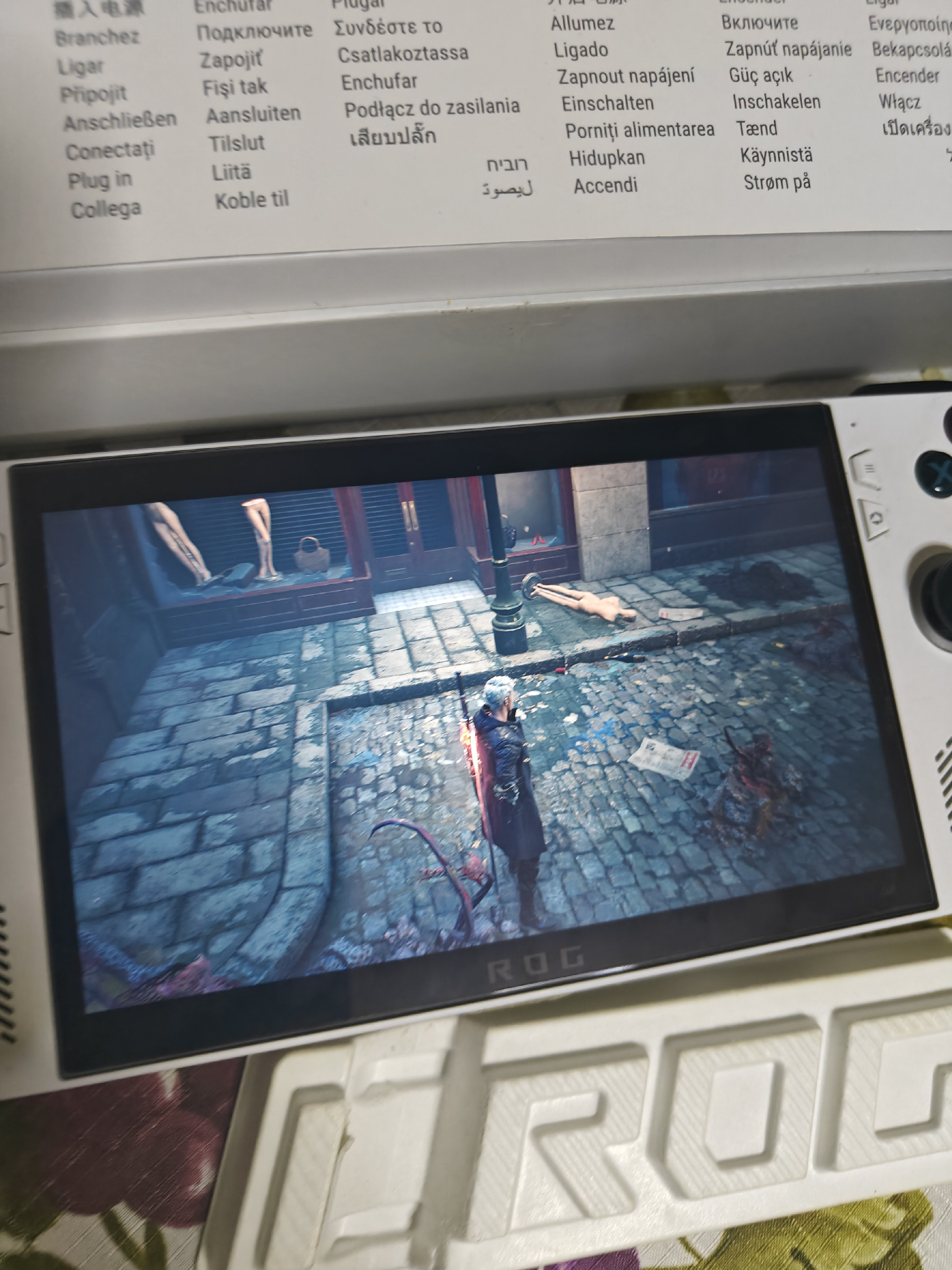 consolas y videojuegos - Asus Rog Ally z1 extreme. 9/10. con su cargador, caja y stand. 4