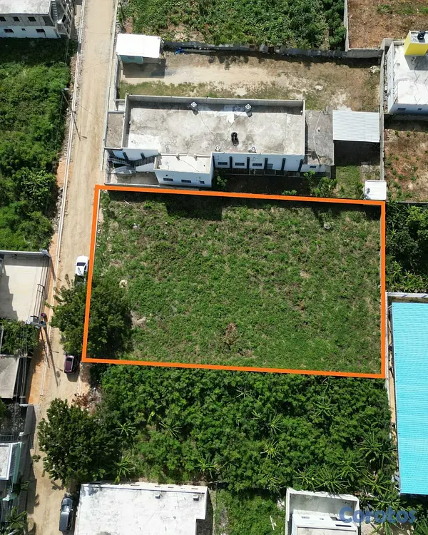 solares y terrenos - Se Vende solar 1,201 metros en Residencial Altos d