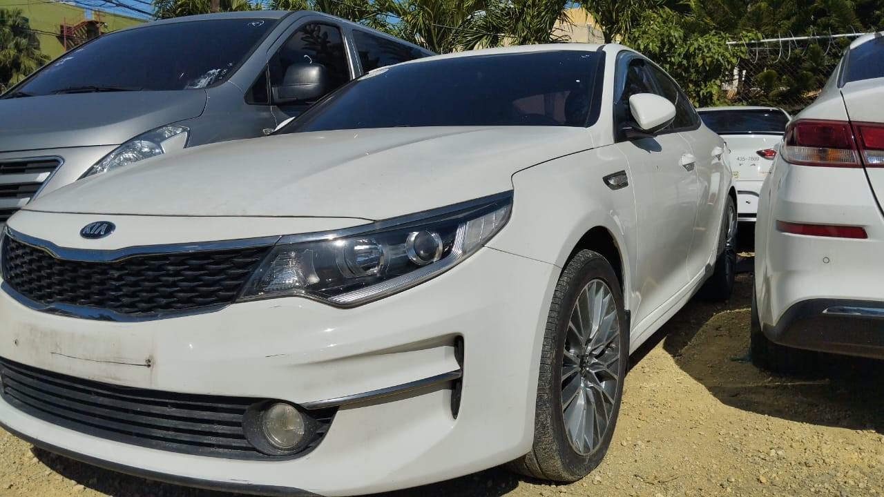 carros - KIA K5 2017 BLANCODESDE: RD$ 690,100.00 1