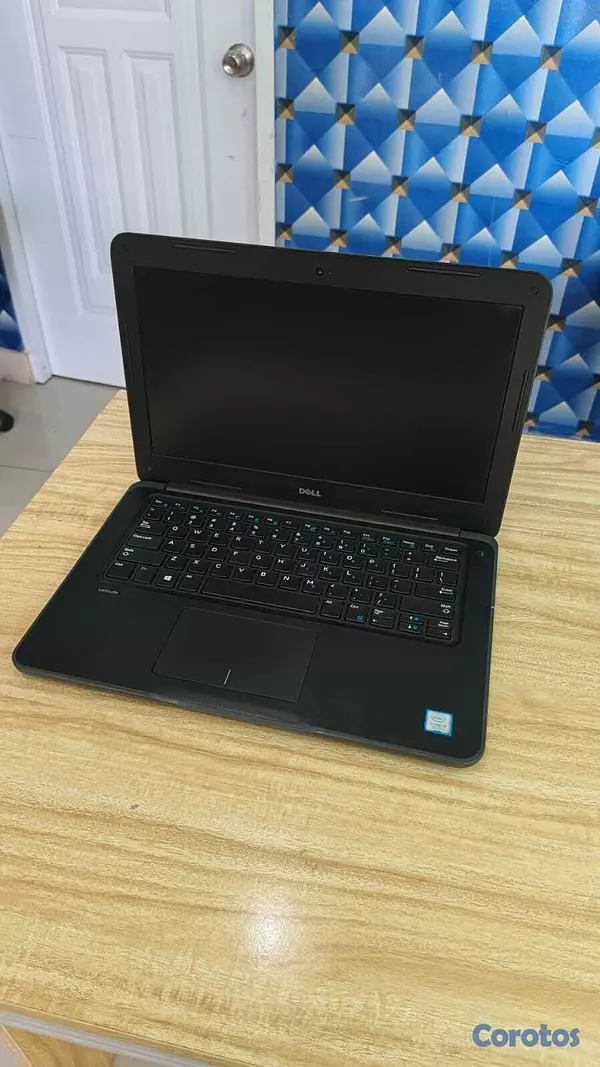computadoras y laptops - Dell Latitude 3380 Intel Core i5 de 7ma Generación 3