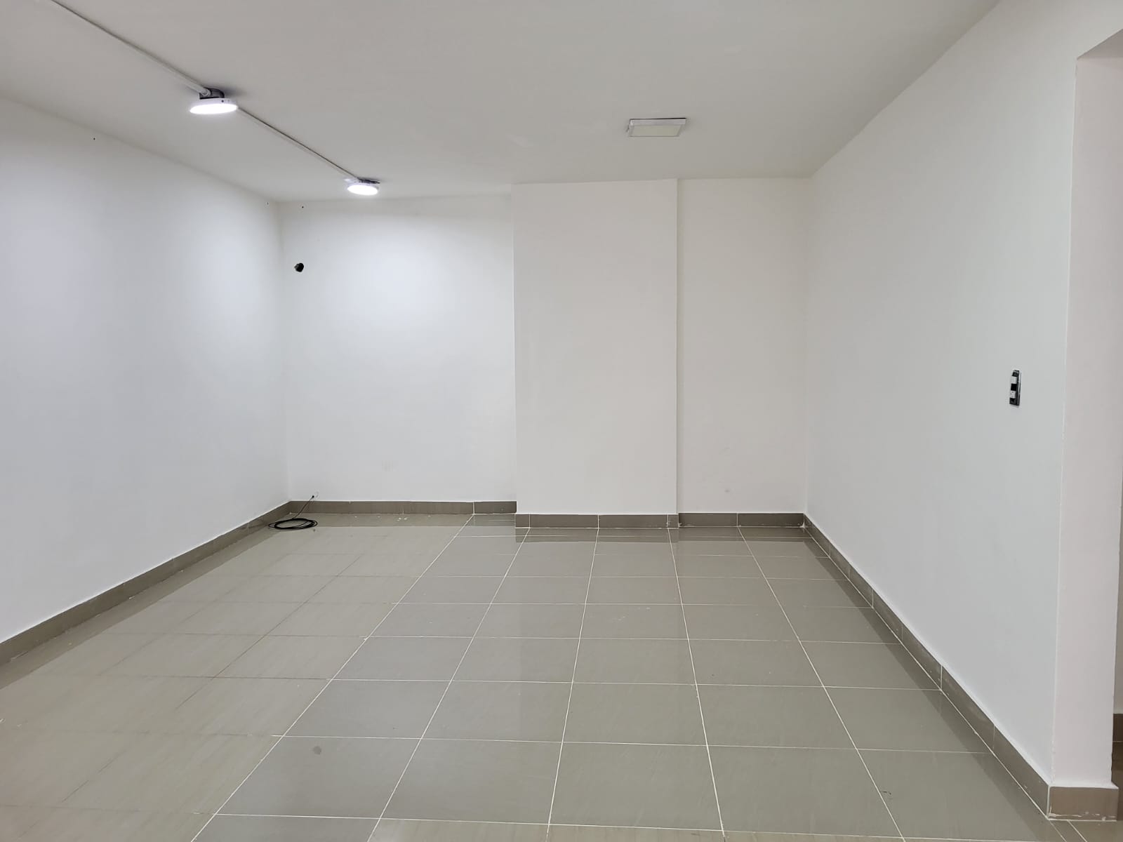 oficinas y locales comerciales - Local en Alquiler en El Millón 2