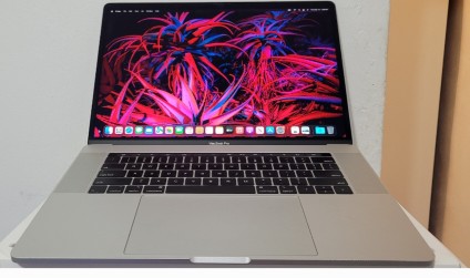 computadoras y laptops - Mac Retina Touch 15.4 Core i7 Ram 16gb Disco SSD 256GB AÑO 2017 1