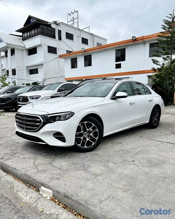 carros - Mercedes Benz E300 Panorámico 2026 13