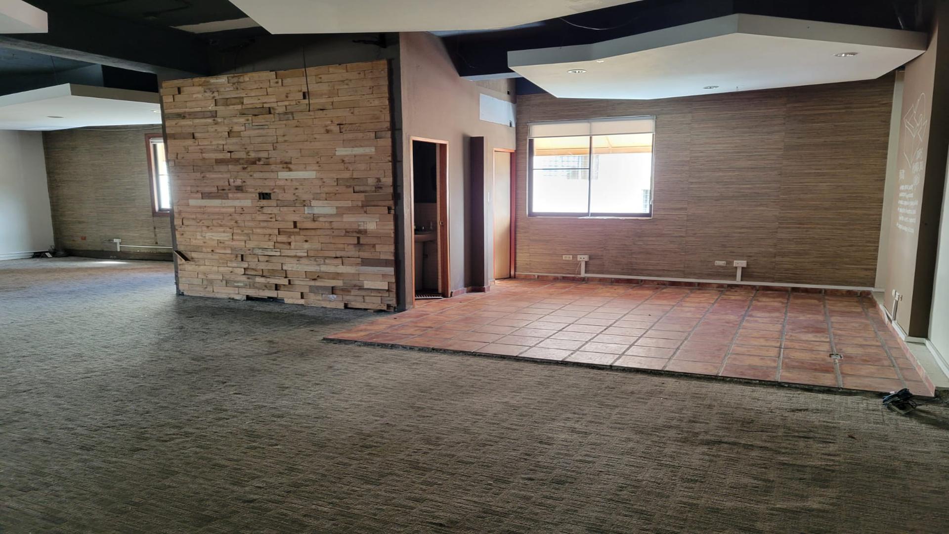 oficinas y locales comerciales - Alquiler de Local Comercial 240m2 en Gazcue 3