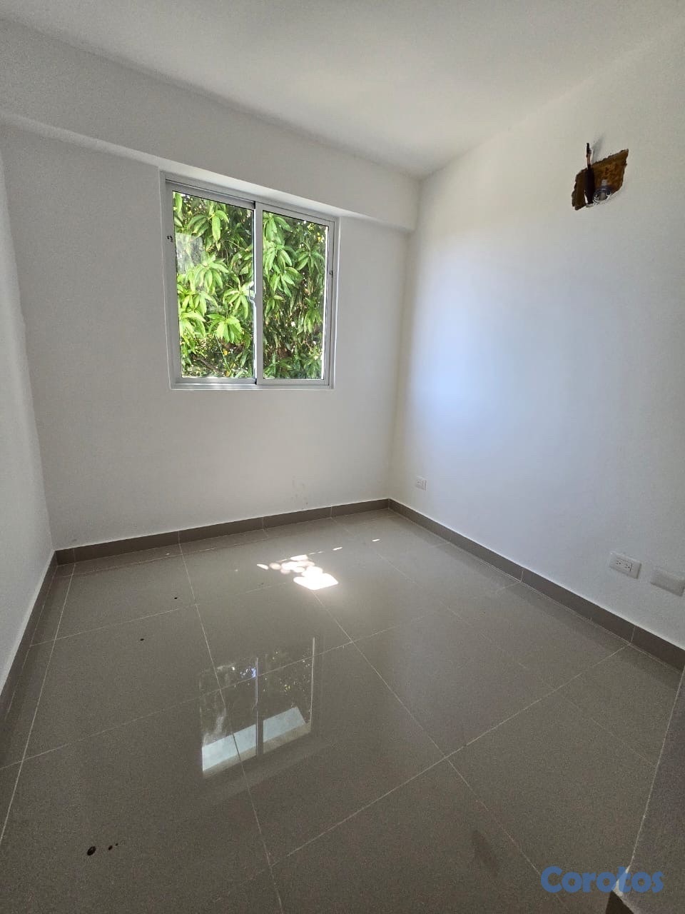 apartamentos - vendo piso 4 independencia Miramar tres hab balcón dos baños parqueo techado  8