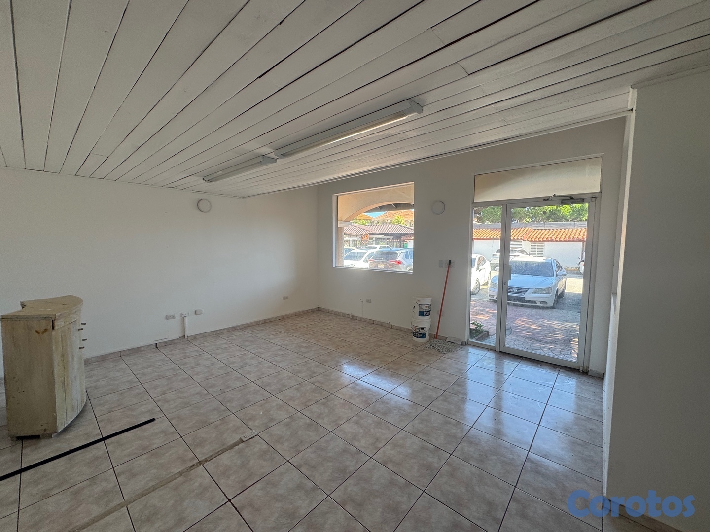 oficinas y locales comerciales - Excelente Local Comercial en el corazón de Bavaro.Disponible "ya" 1