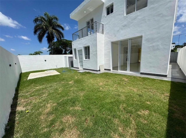casas - Hermosa Casa en Venta de dos Niveles en Proyecto Cerrado. 8