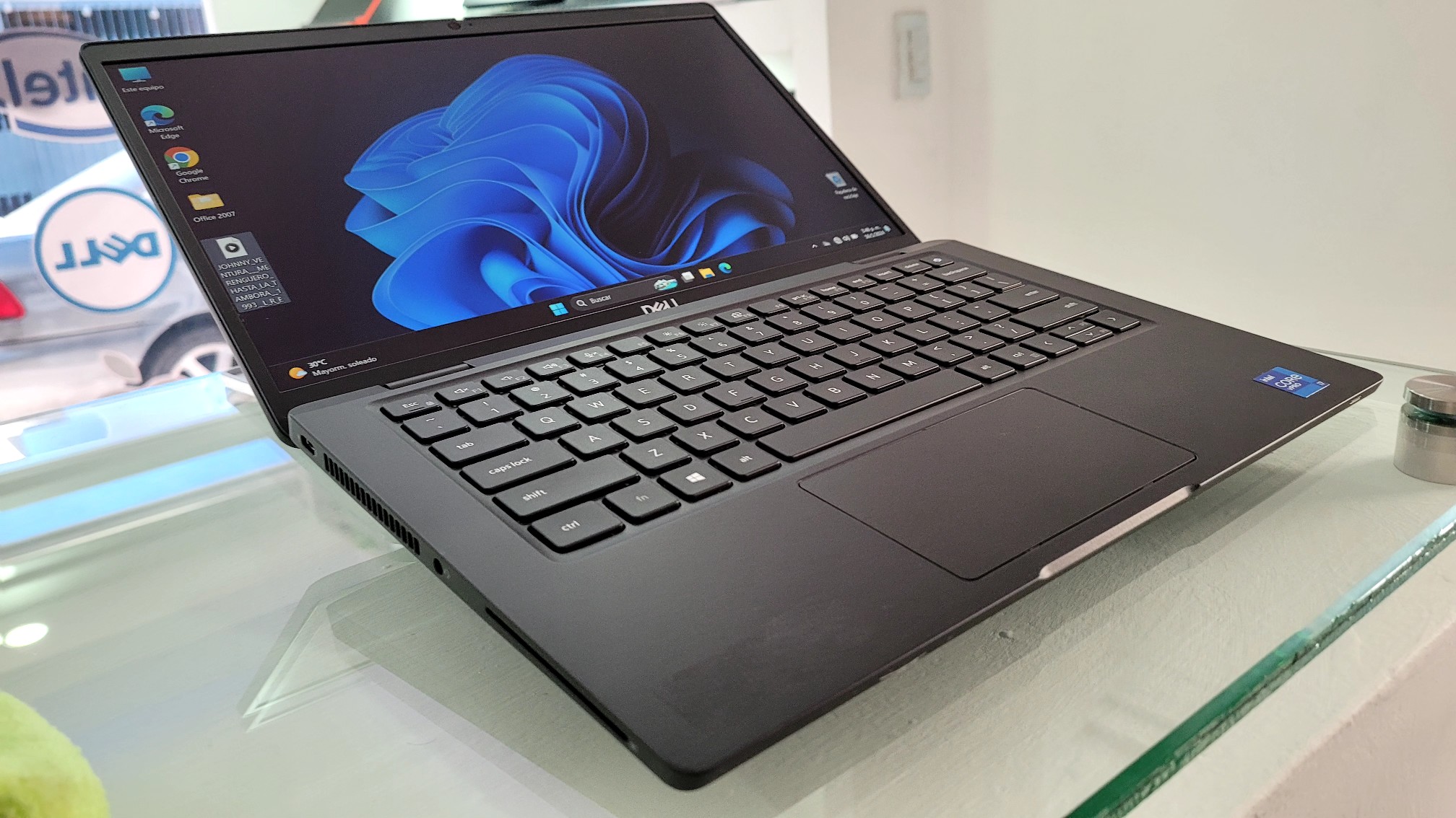 computadoras y laptops - Laptop Dell Slim 14 Pulg Core i7 11th Gen Ram 16gb ddr4 Disco 1tb Video 8gb