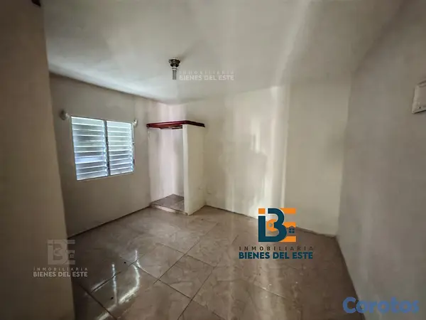 casas - Se Vende Casa de Tres Habitaciones en el Juan Pabl 8